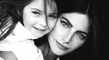 Thumbnail for article: Kelly Piquet partage une touchante séance photo avec sa fille Penelope