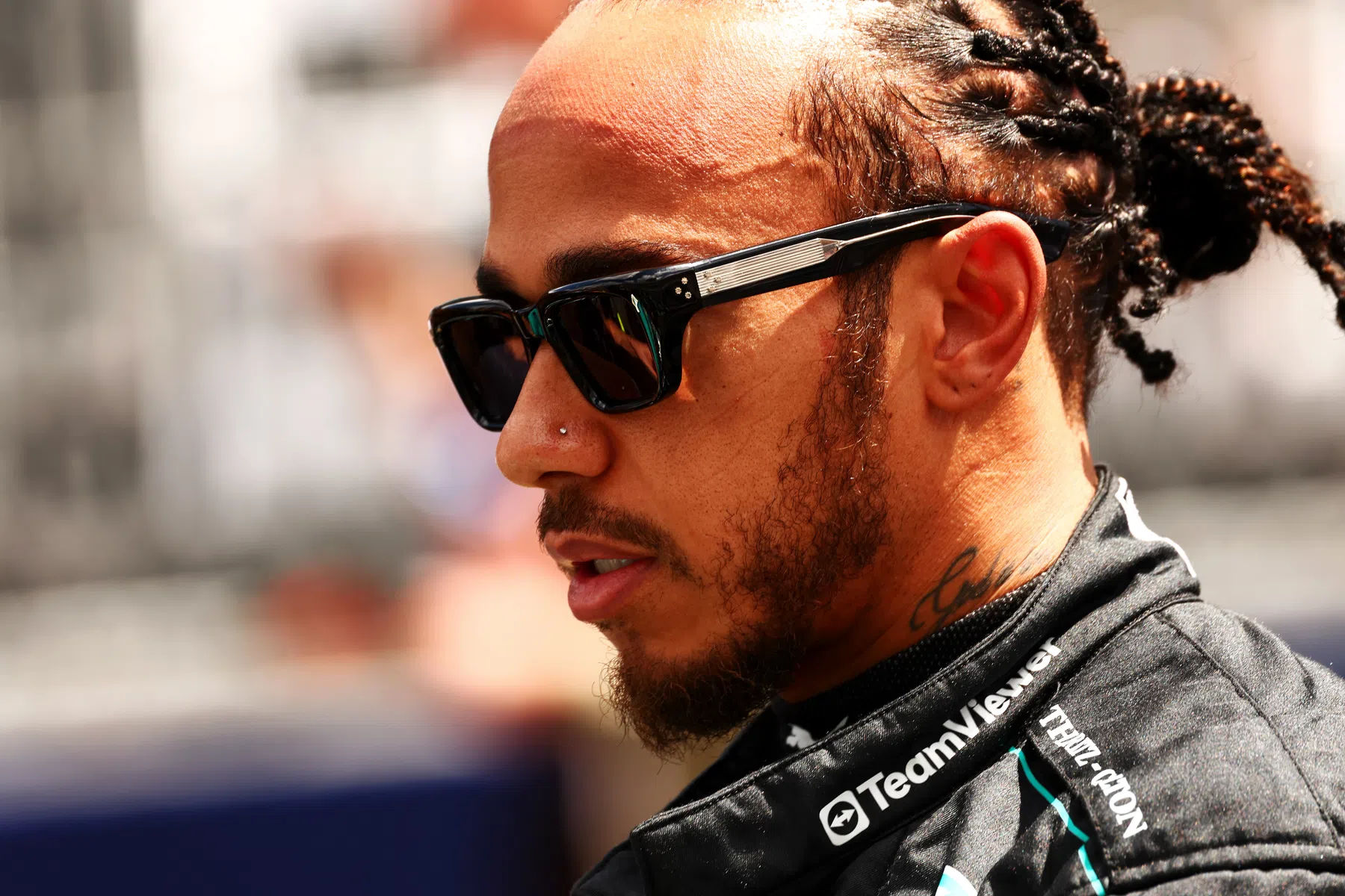 Lewis Hamilton tries food for NFL team schedule release