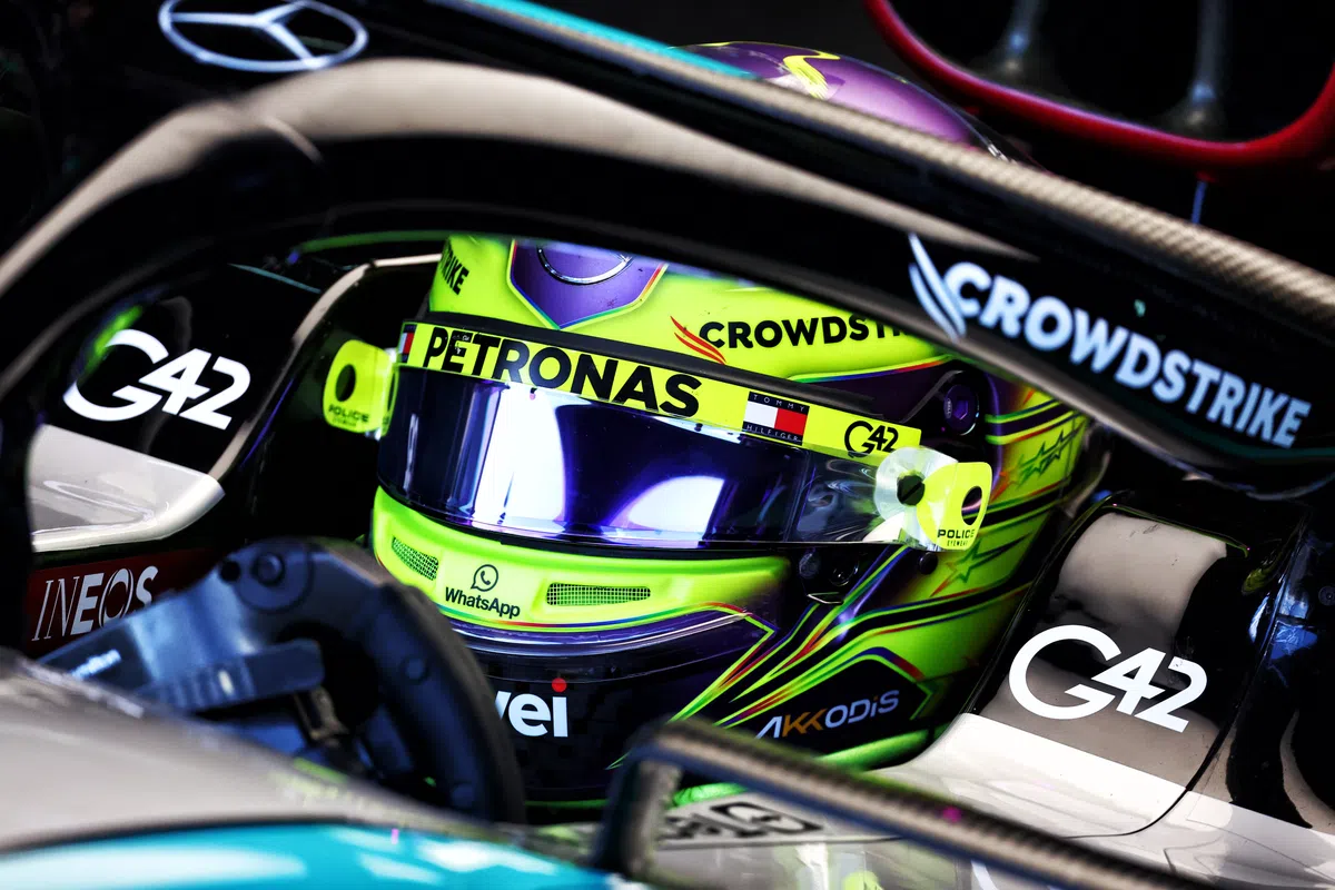 Lewis Hamilton diz que Max Verstappen estava "muito frustrado" no FP2