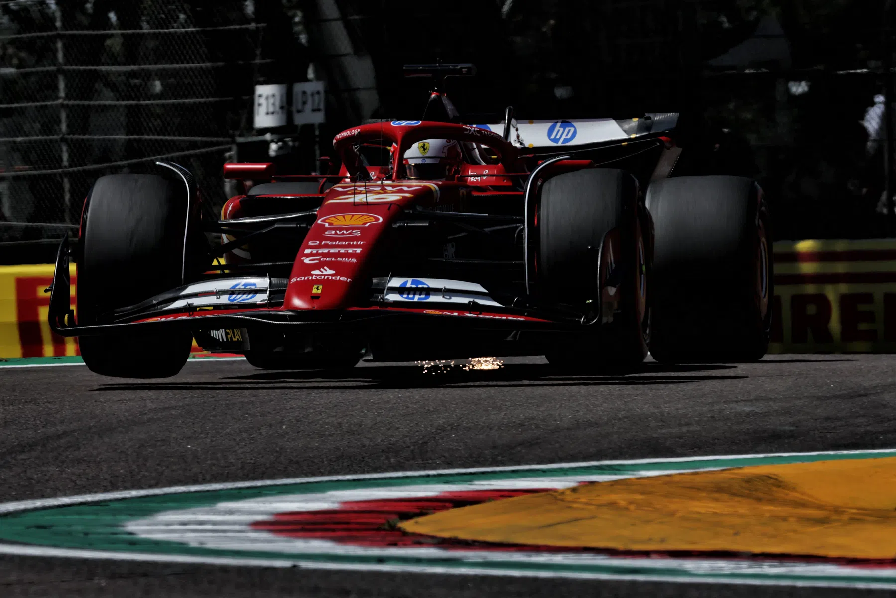 Problemas para Verstappen en la FP1 y Leclerc termina más rápido