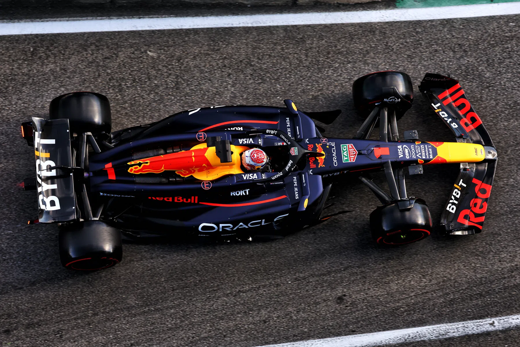 Max Verstappen goes off track in Imola in FP2