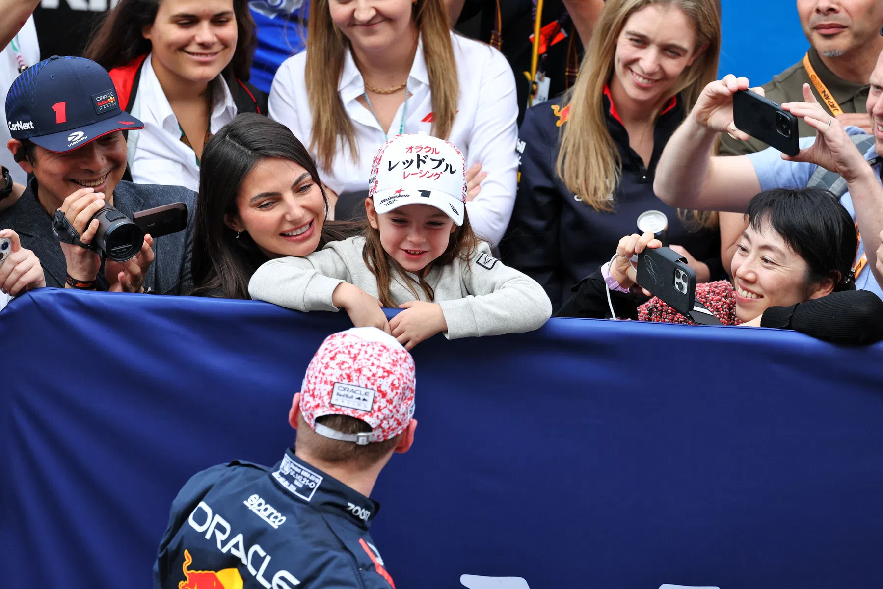 Penelope en Kelly Piquet in monaco voor f1