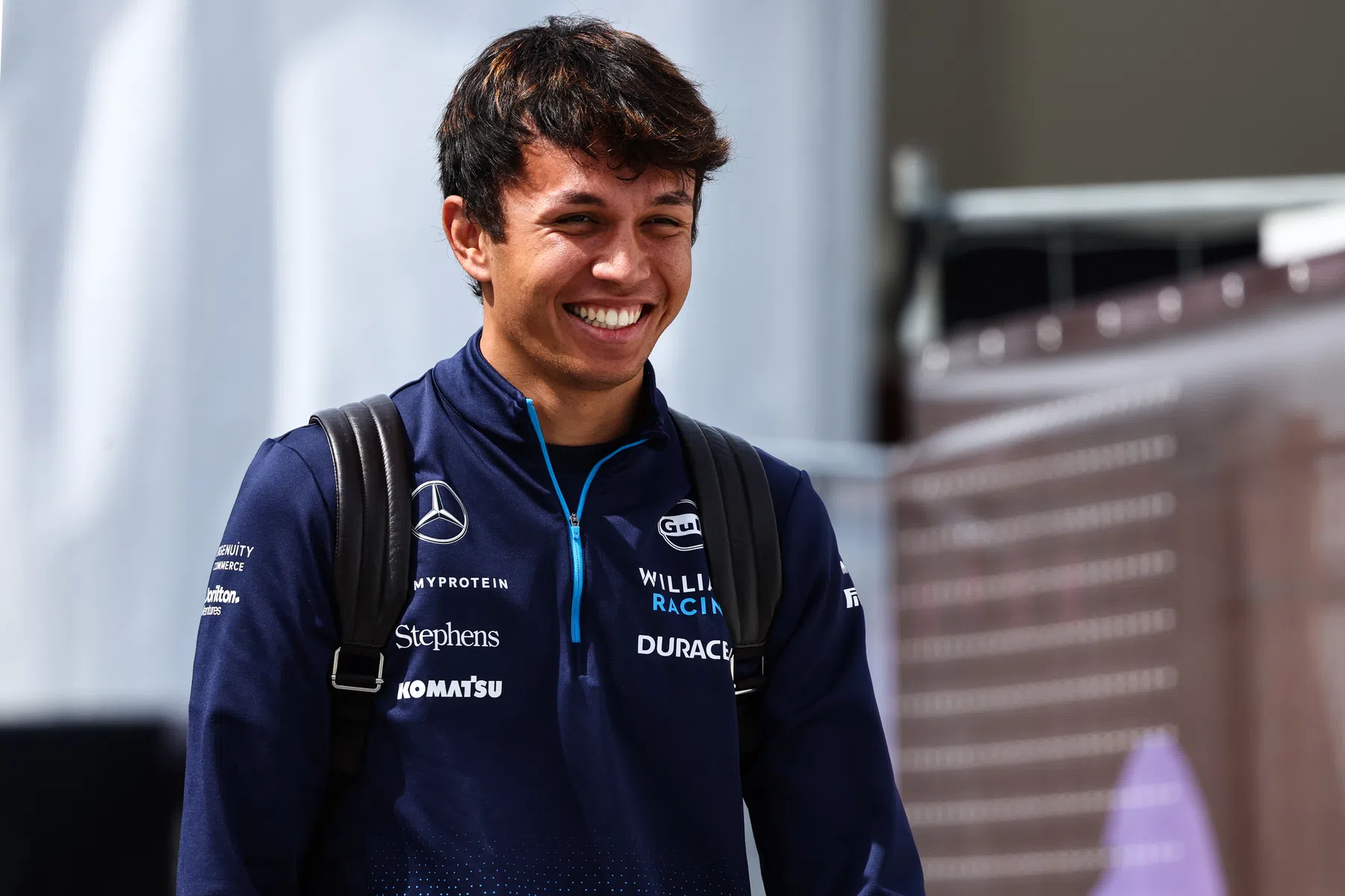 Albon acredita que pode lutar por títulos mundiais com a Williams