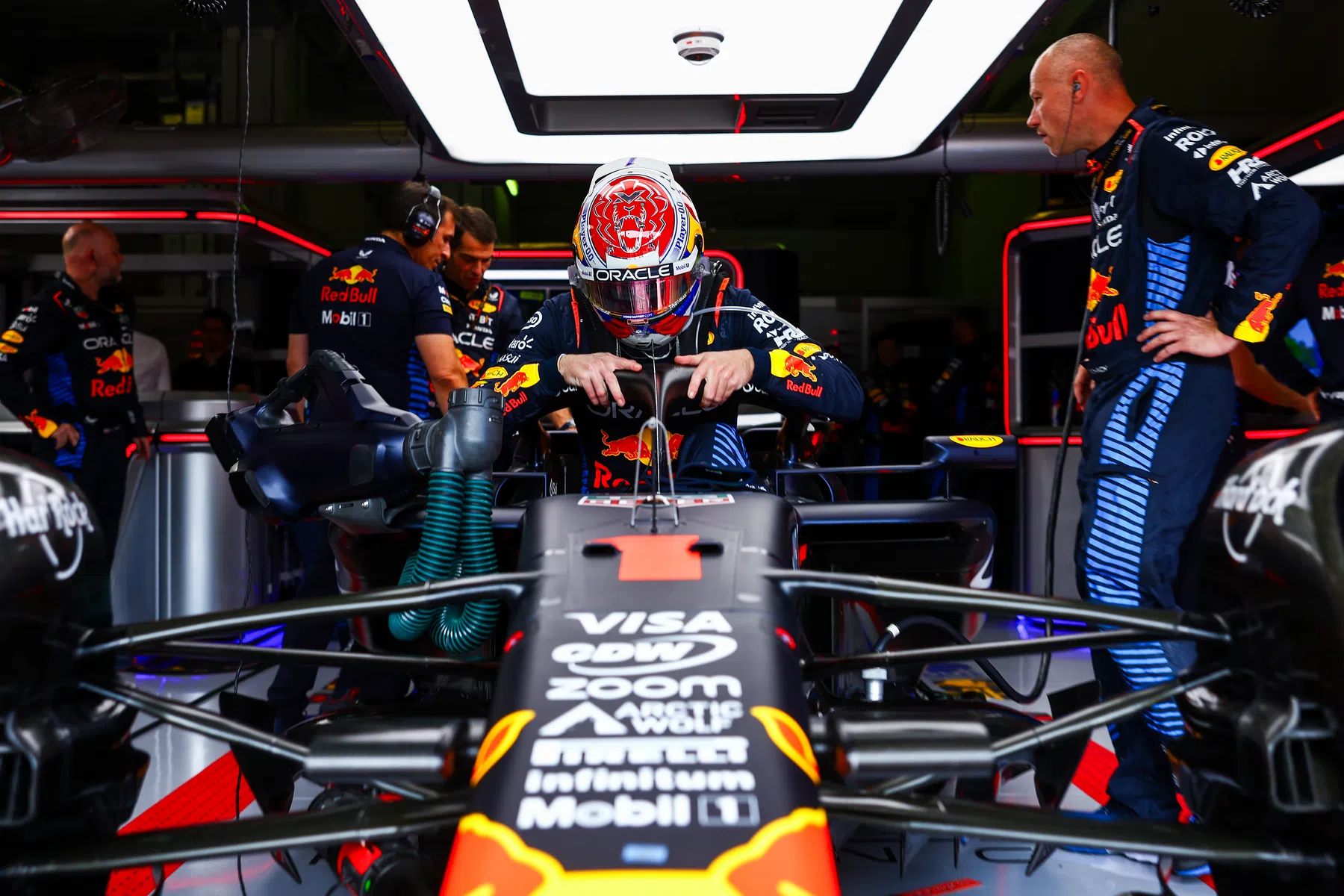 Schumacher vê razão financeira por trás da renovação de Pérez na Red Bull