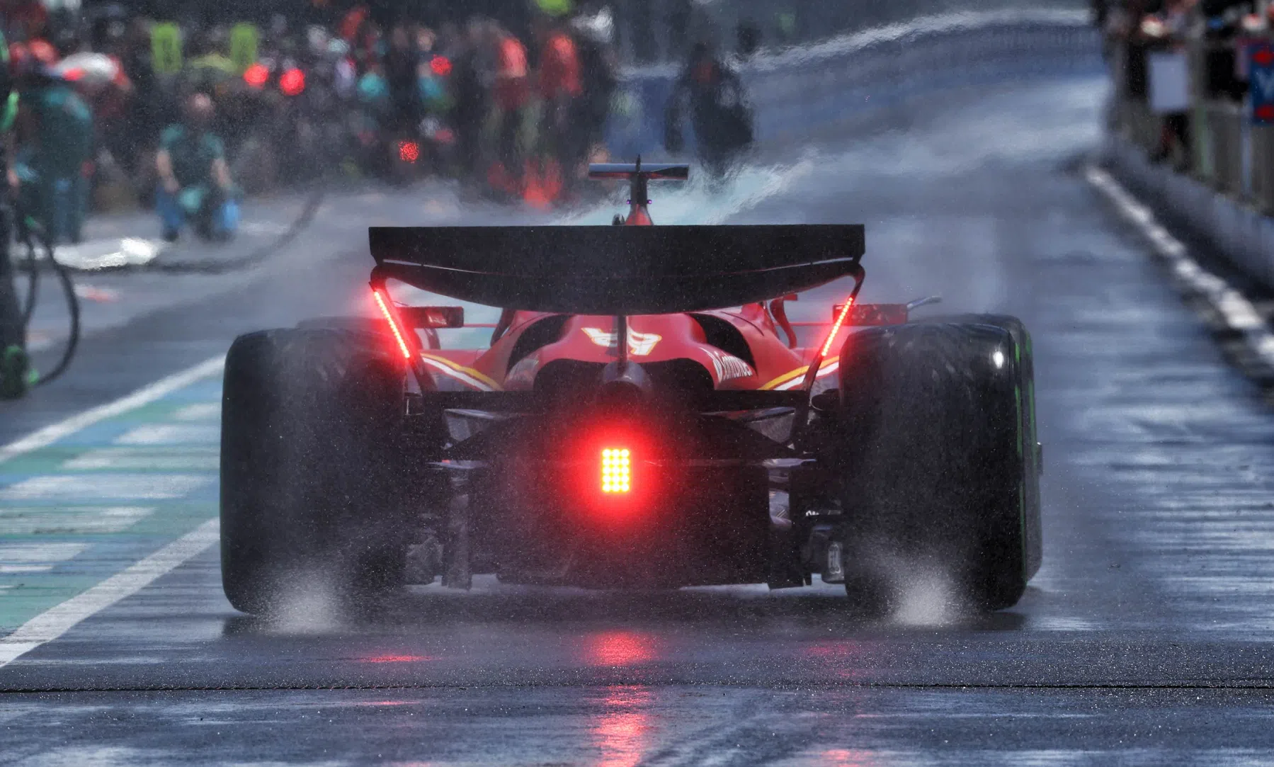 Error garrafal de Ferrari con los neumáticos equivocados para Leclerc
