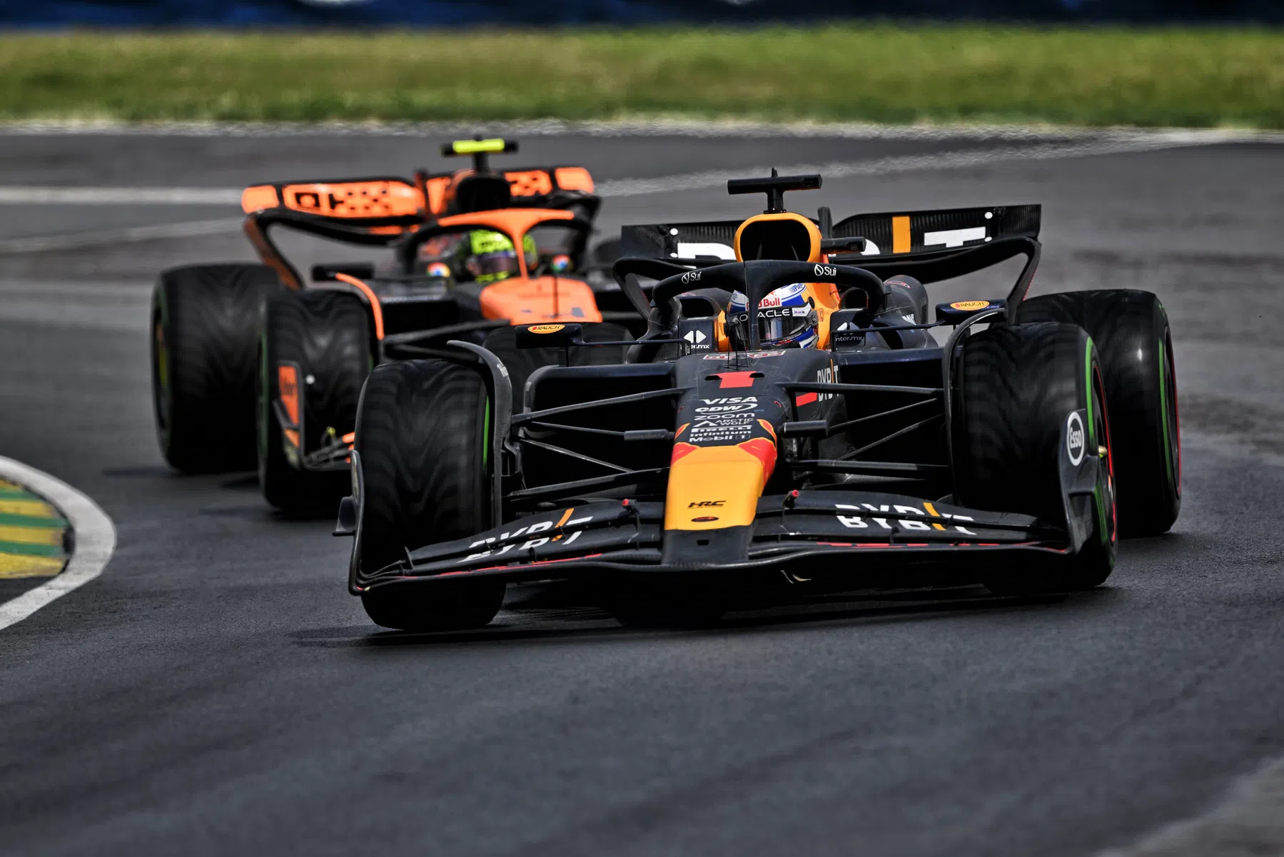 Verstappen overtakes Norris after safety car GP Canada