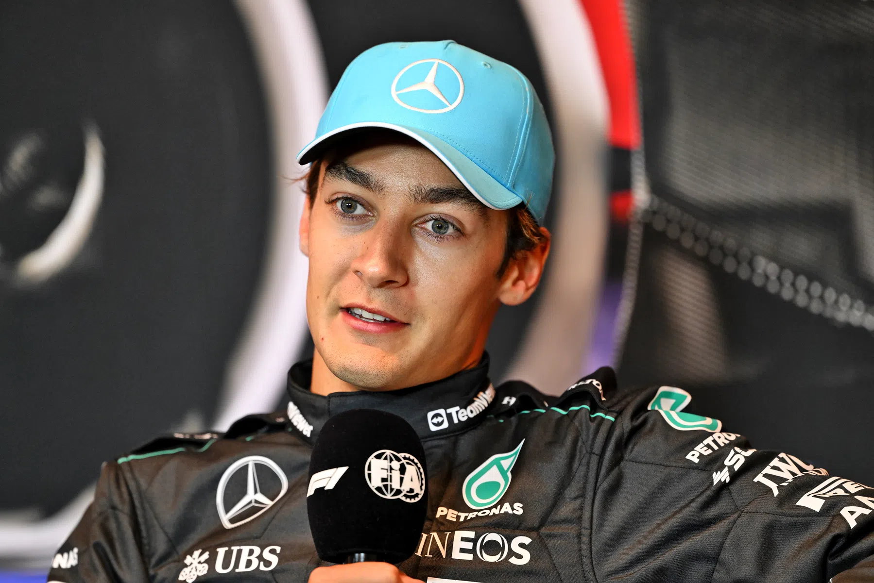 Russell confía en que Mercedes pueda competir con McLaren