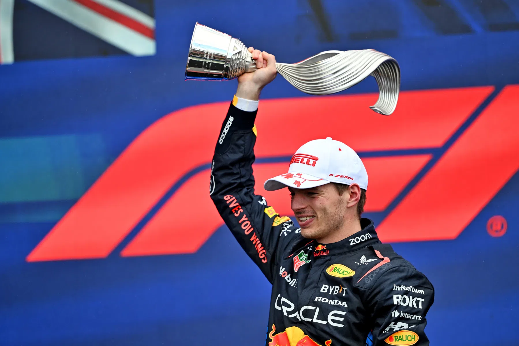 Verstappen en Norris domineren in chaotische race