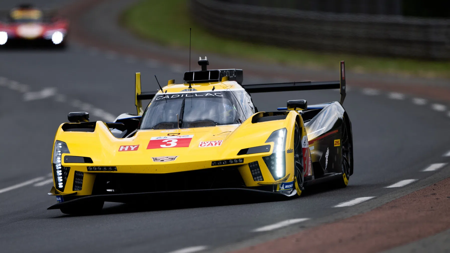 porsche pakt pole in le mans, cadillac twee en drie