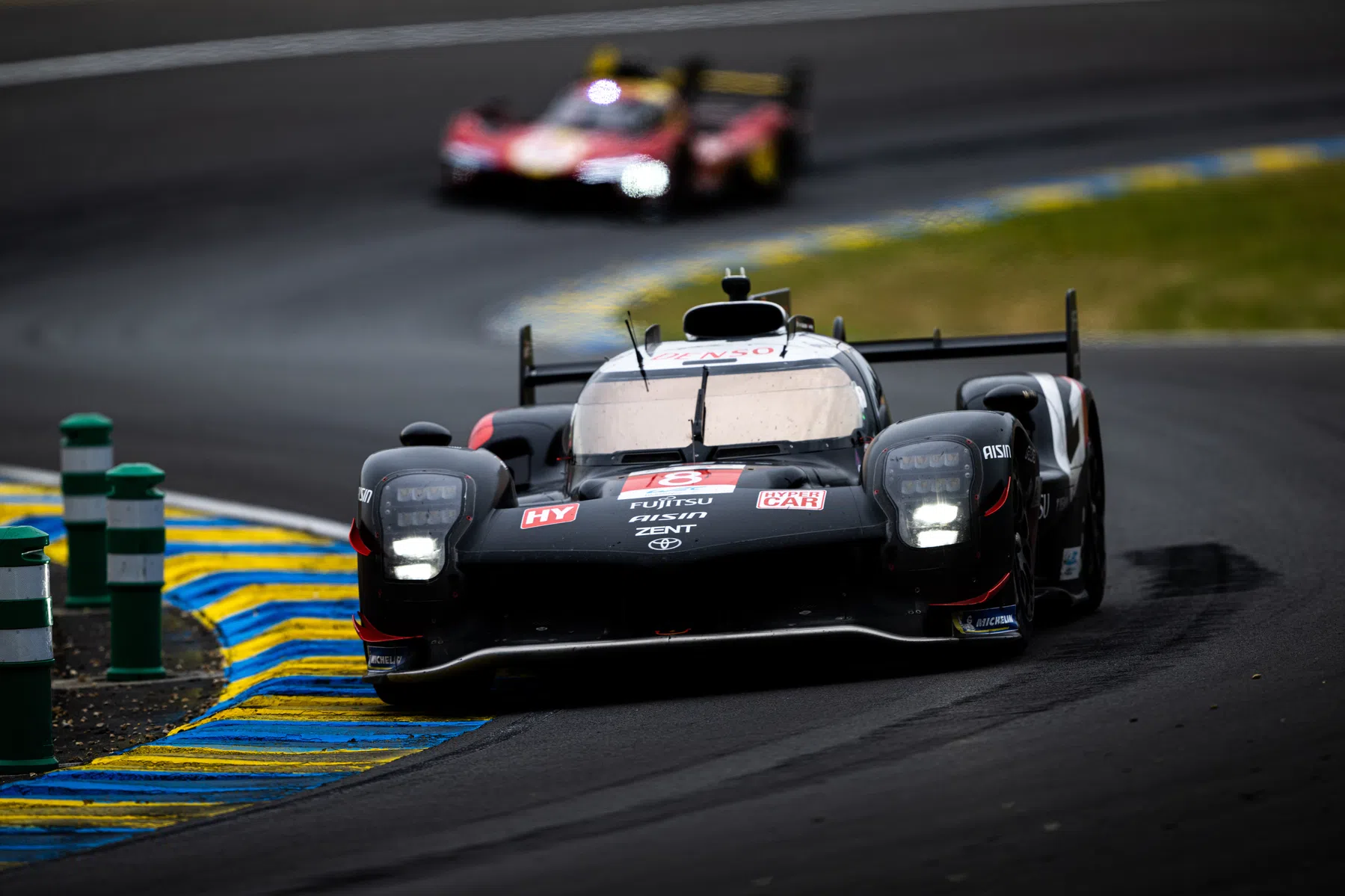 le mans após seis horas de corrida com ferrari e porsche fortes