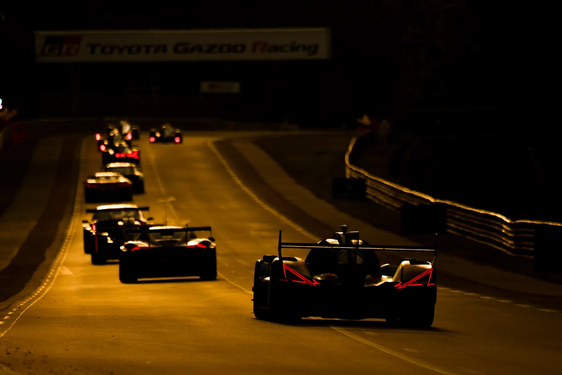 regen in le mans, safety car uren op de baan