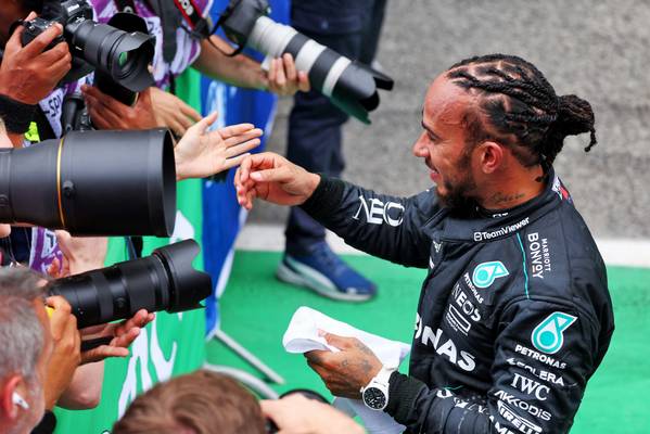 Hamilton freut sich über sein erstes Podium des Jahres Fast beim GP von Spanien