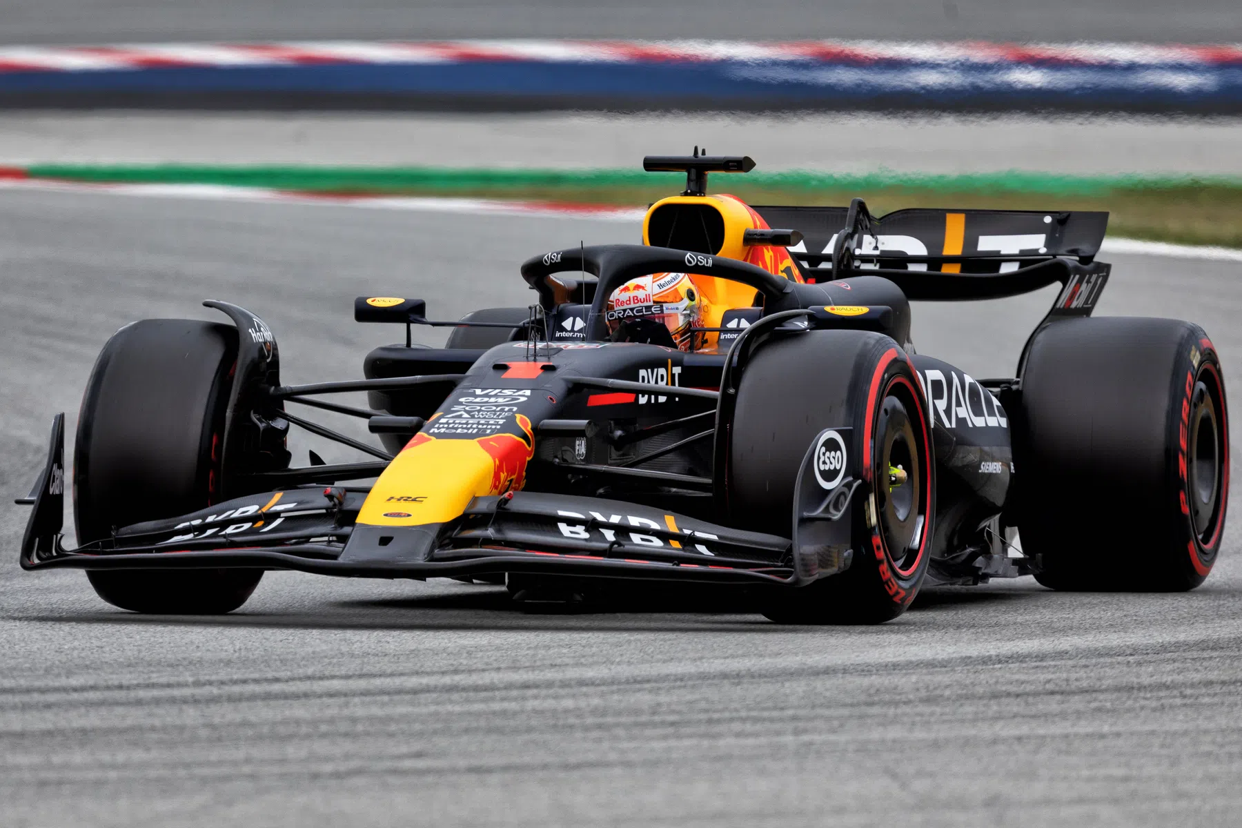 Max Verstappen wins the 2024 Spanish Grand Prix against Norris