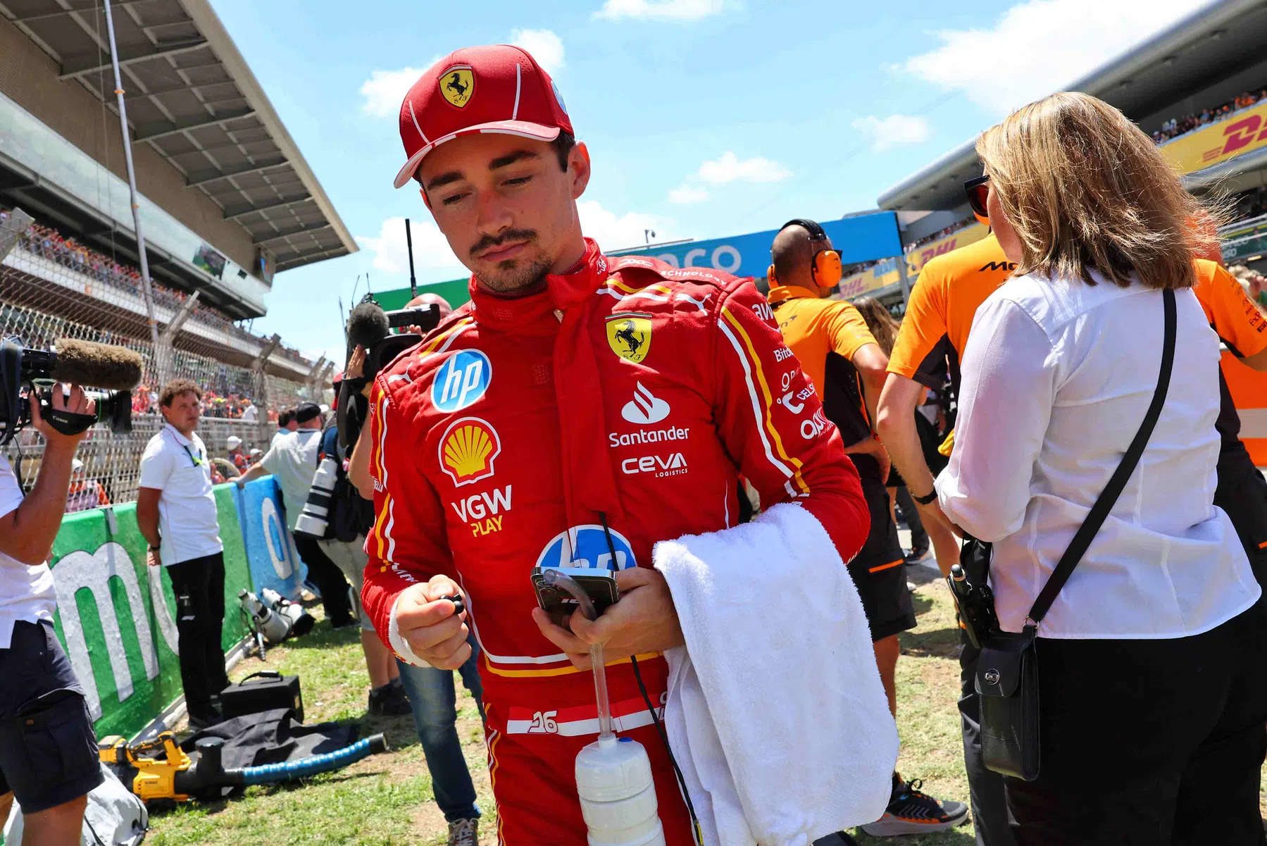 charles leclerc no está contento con sainz tras el Gran Premio de España