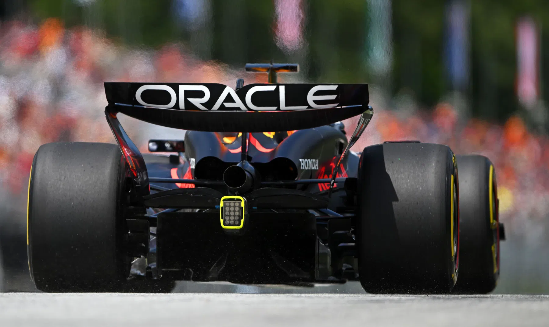 Verstappen si ritira per un problema al motore in Austria