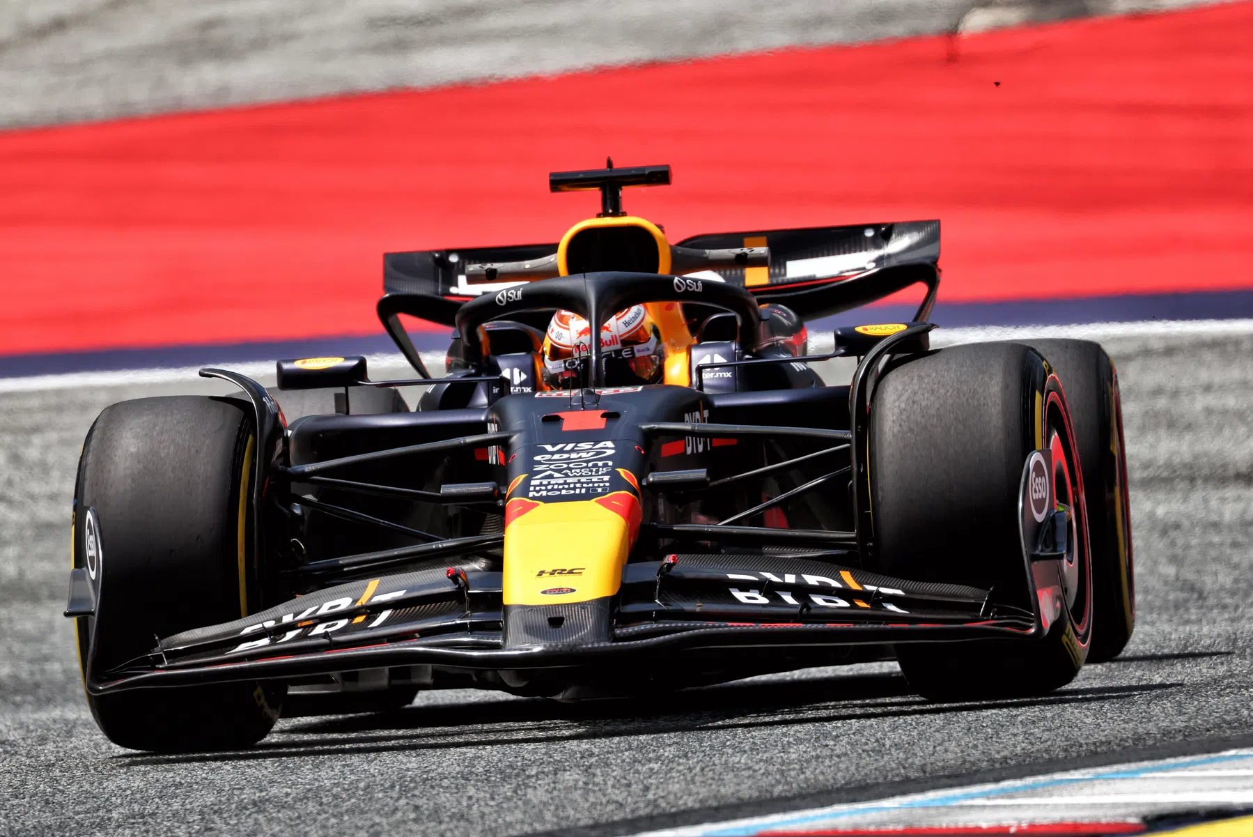 Verstappen causes red flag and finishes fastest in practice