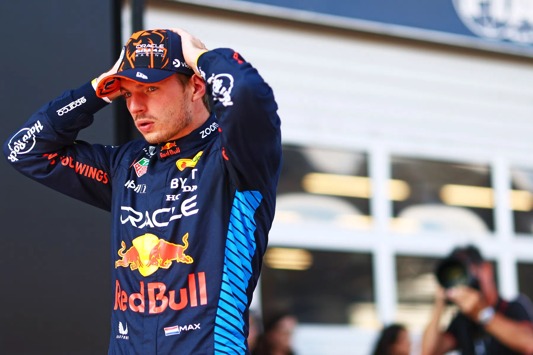 Verstappen reacciona tras ganar la carrera al sprint en Austria