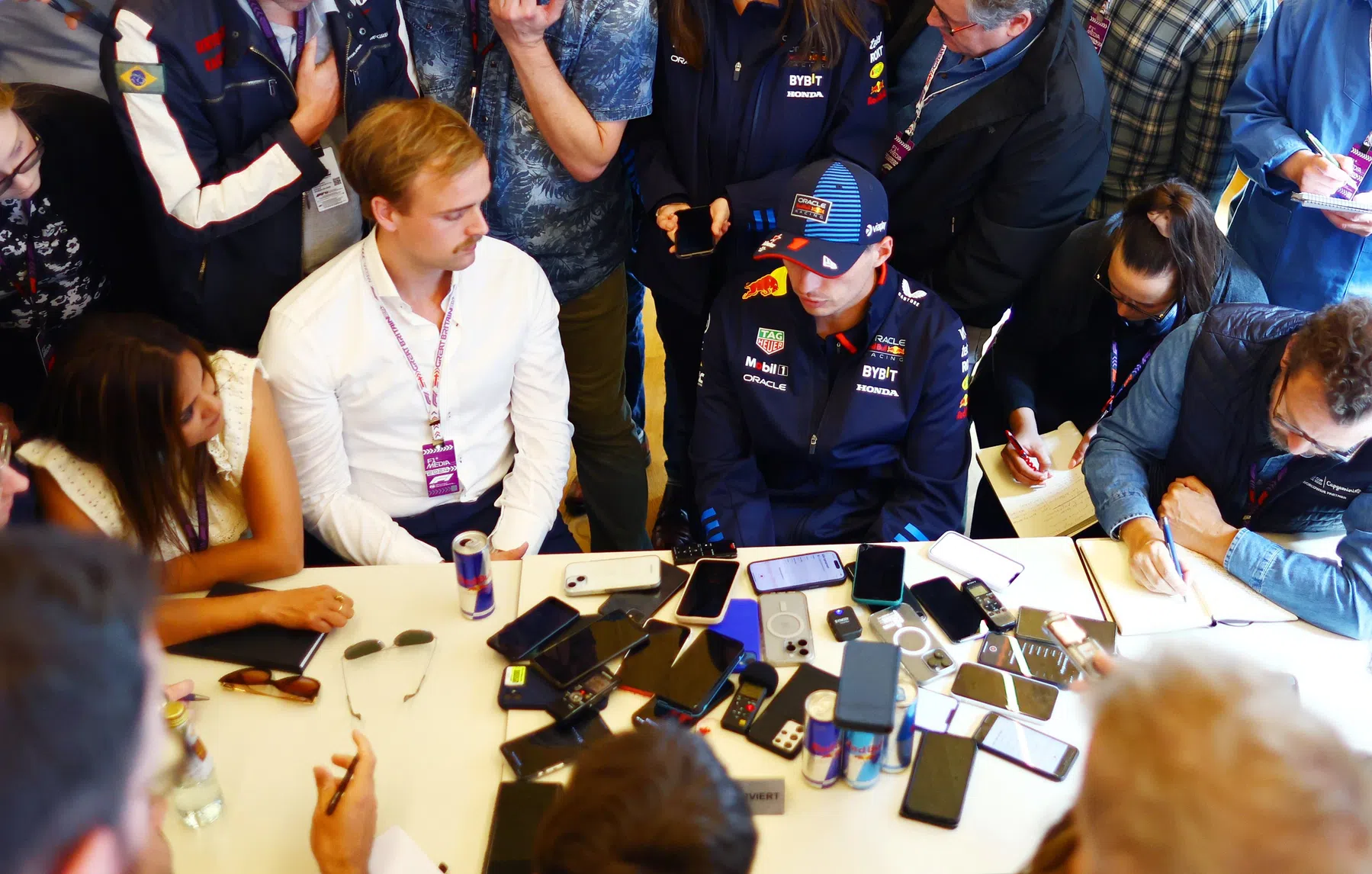 Verstappen soutenu par les pilotes de F1 après les critiques en Autriche.