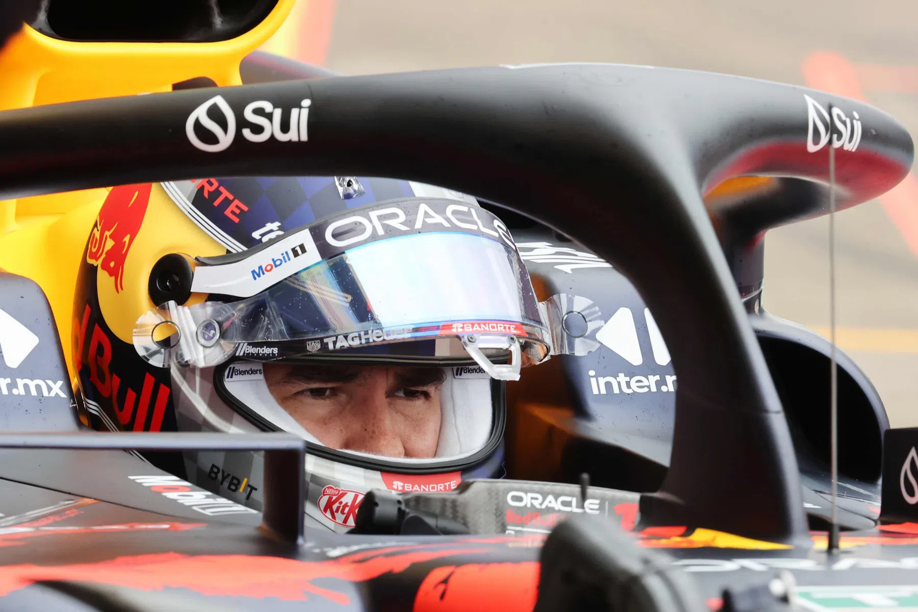 Sergio Pérez comienza el Gran Premio de Gran Bretaña desde el pit lane