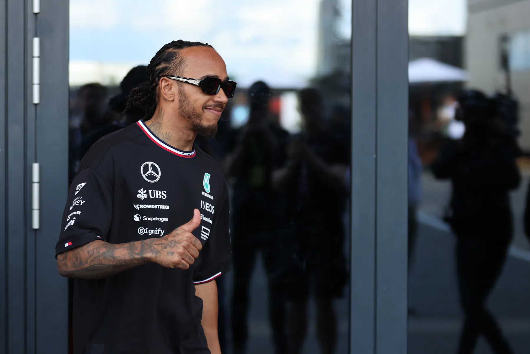 hamilton reflecteert op zijn emoties na winst silverstone