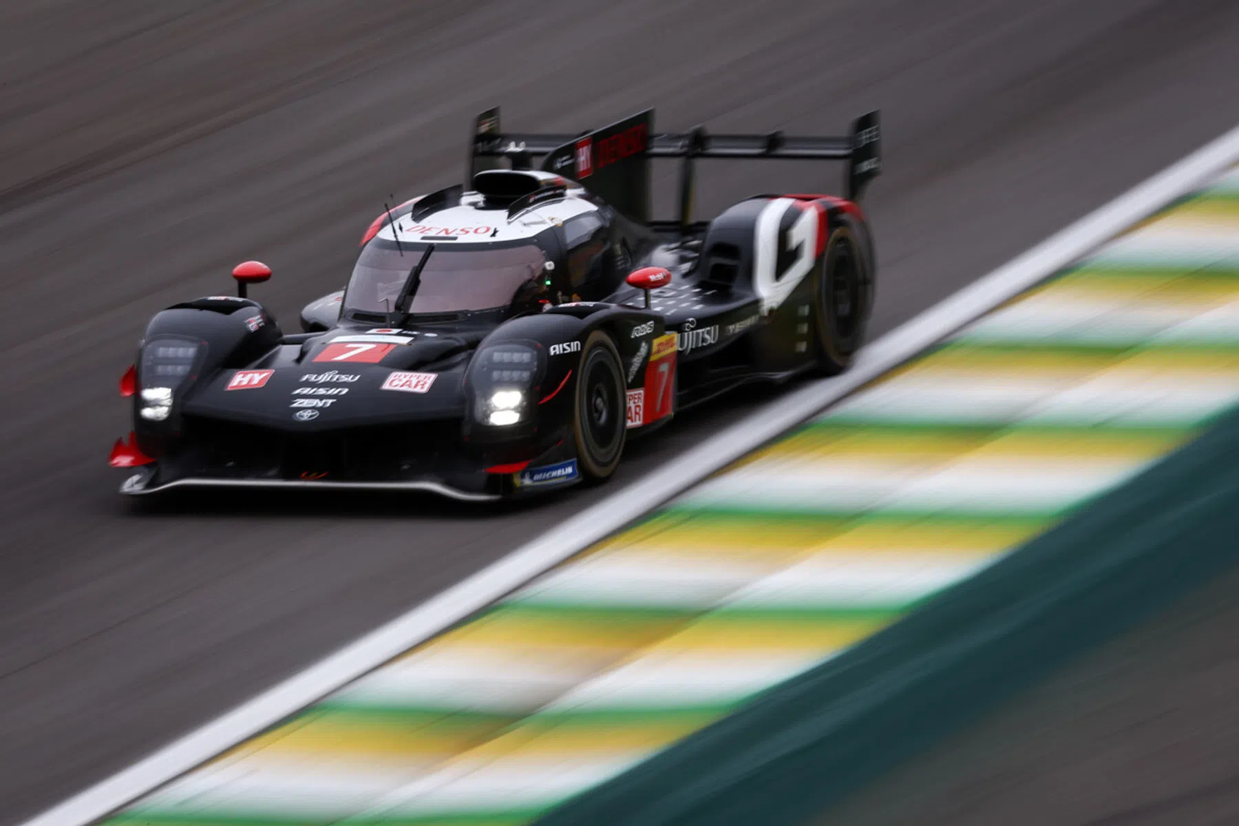 toyota wint 6 uur van sao paulo, de vries vieder