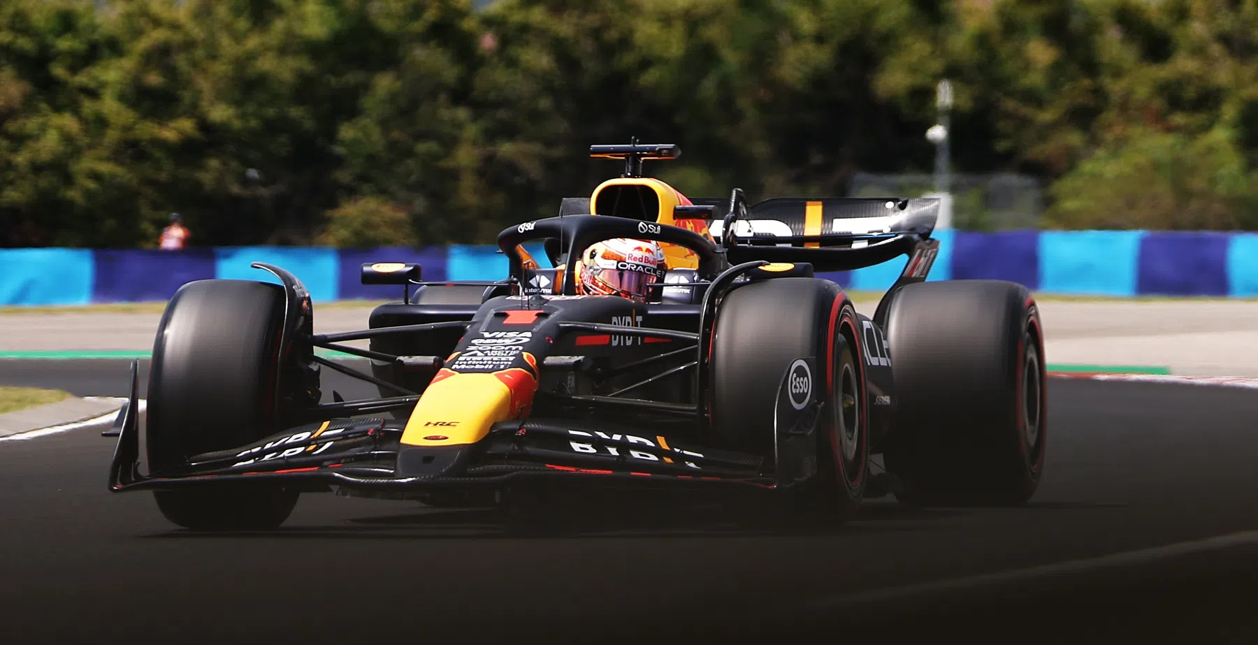 Max Verstappen tweede in VT1 Hongarije achter Carlos Sainz