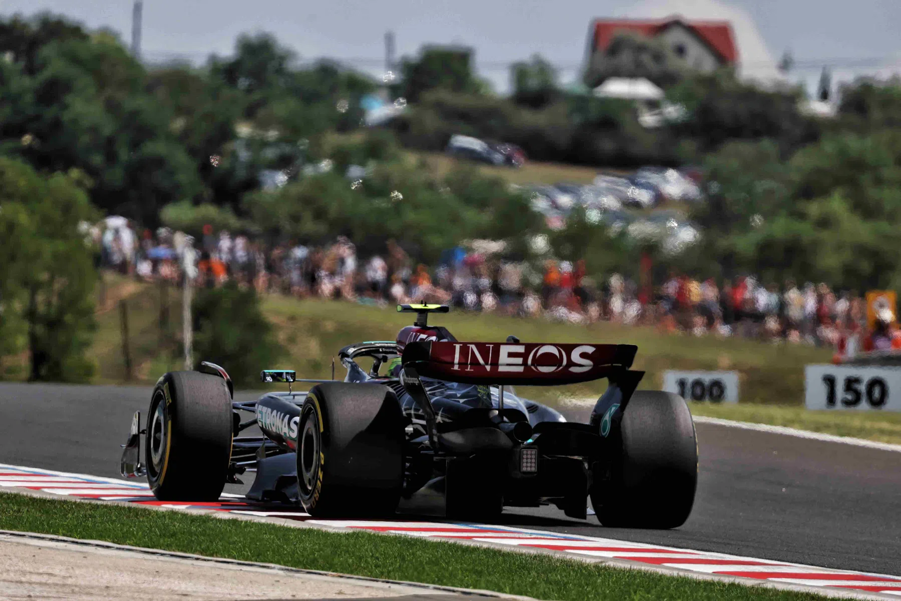 La Mercedes viola il coprifuoco al Gran Premio d'Ungheria