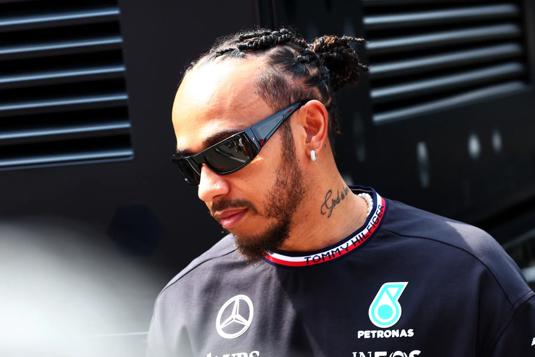 Hamilton, frustrado por los problemas de temperatura de Mercedes