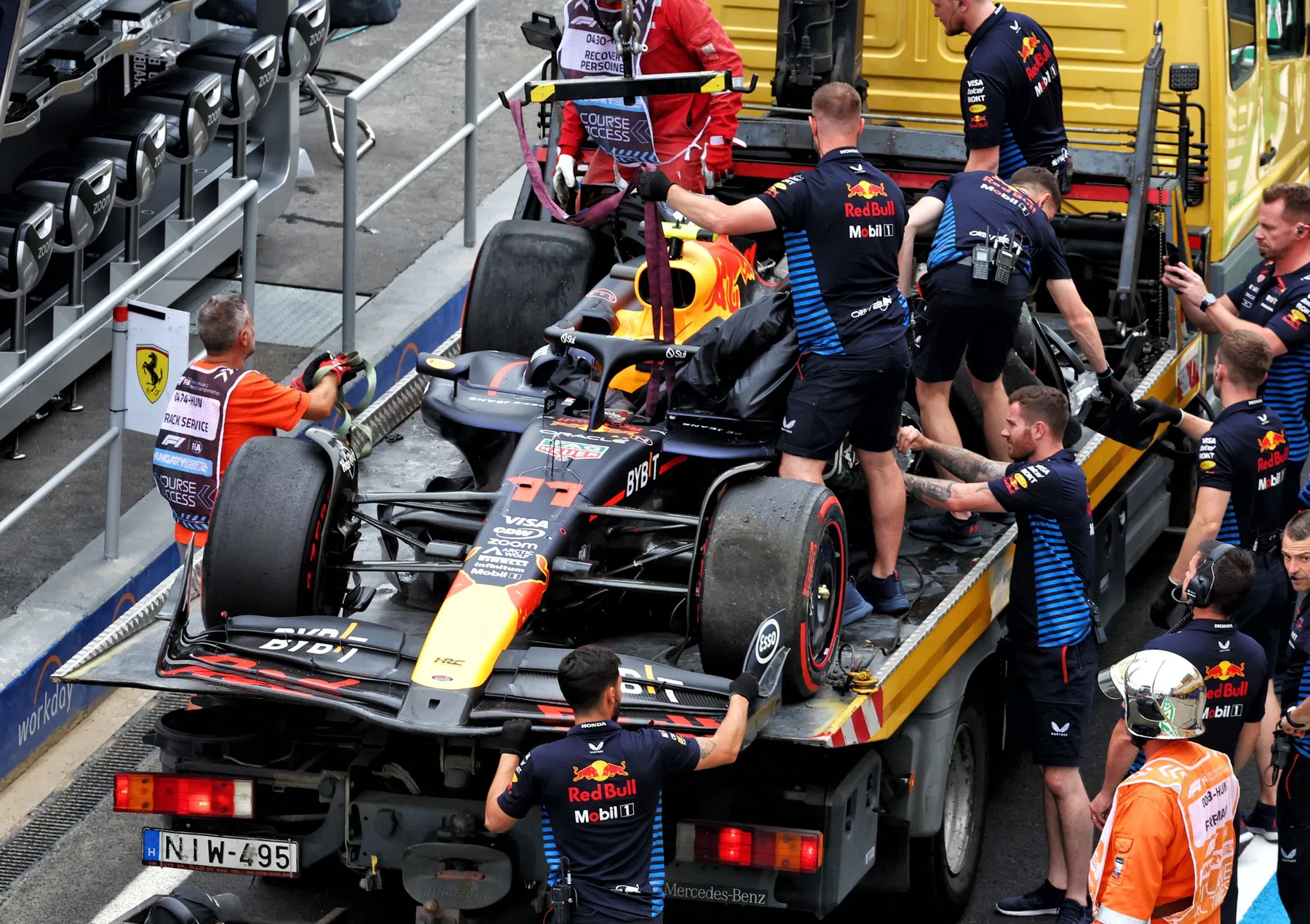 Red Bull obra el milagro y mete a Pérez en la parrilla