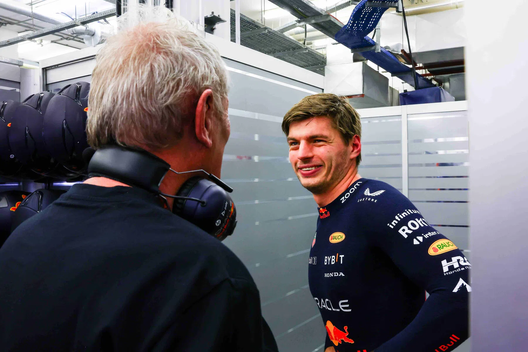 red bull allows max verstappen to continue sim racing during f1 weekends