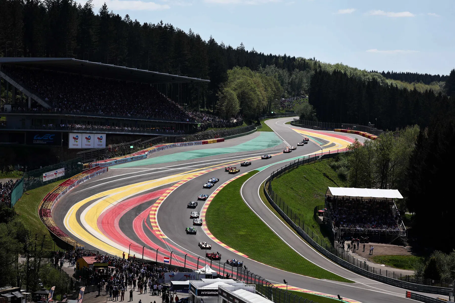 F1-coureurs over het circuit van Spa-Francorchamps