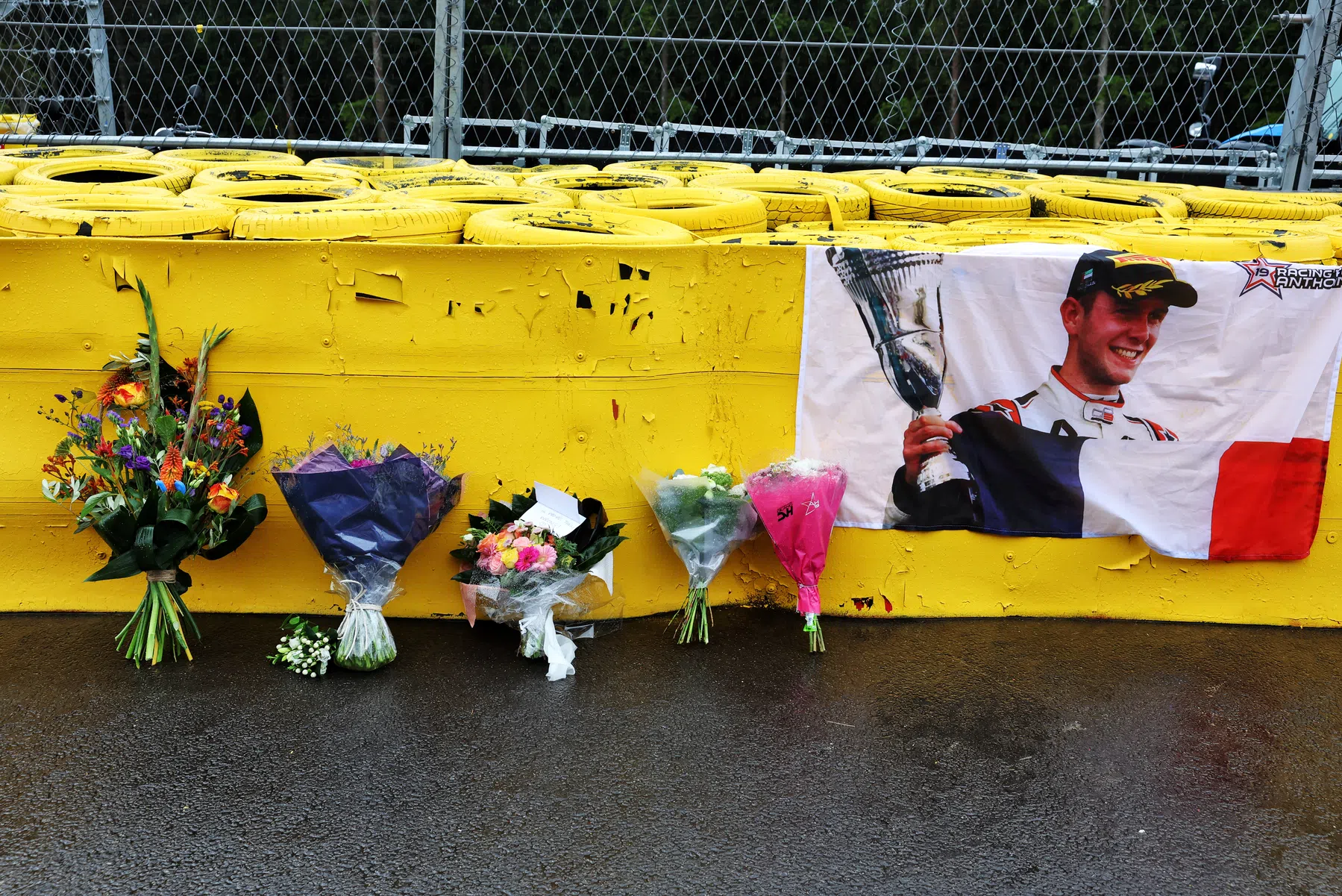 gasly rend hommage a son ami hubert a la station thermale