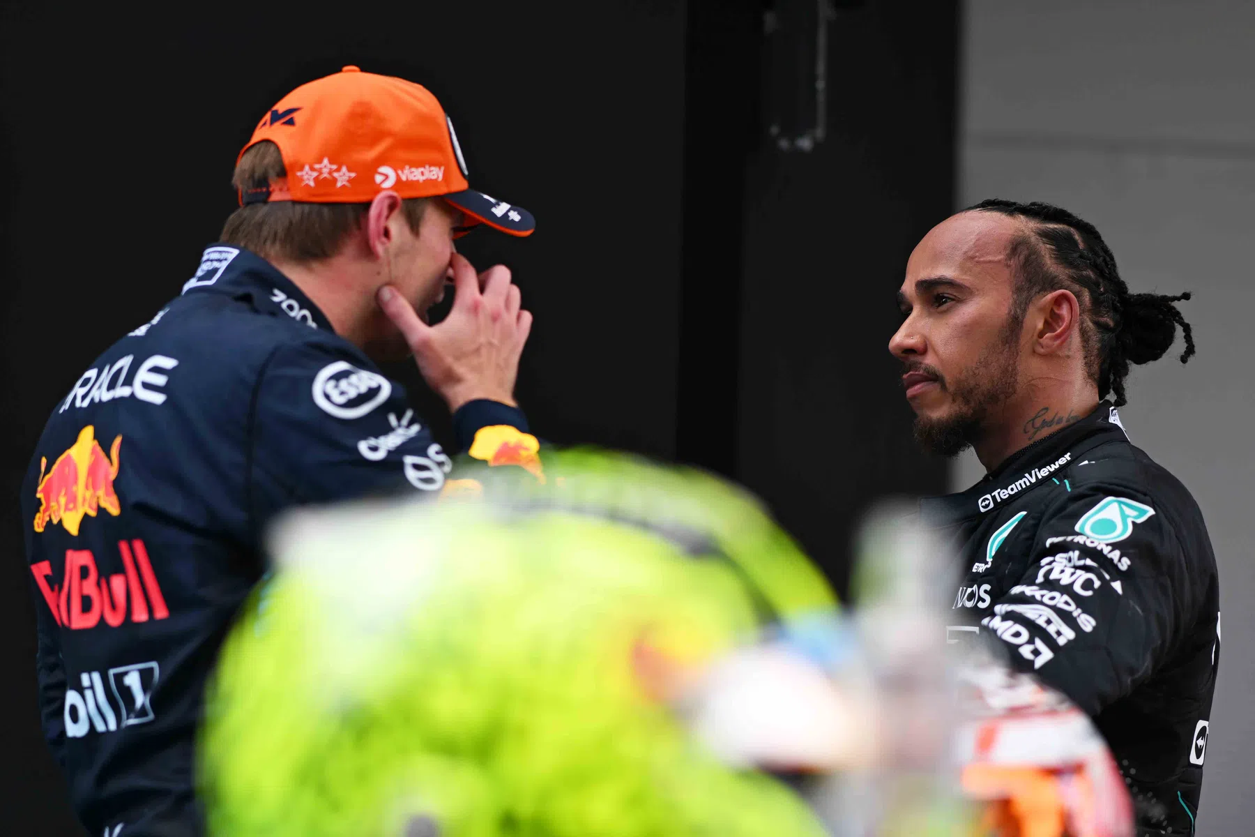 hamilton et verstappen pourraient toujours être en pourparlers au sujet de l'accident en hongrie