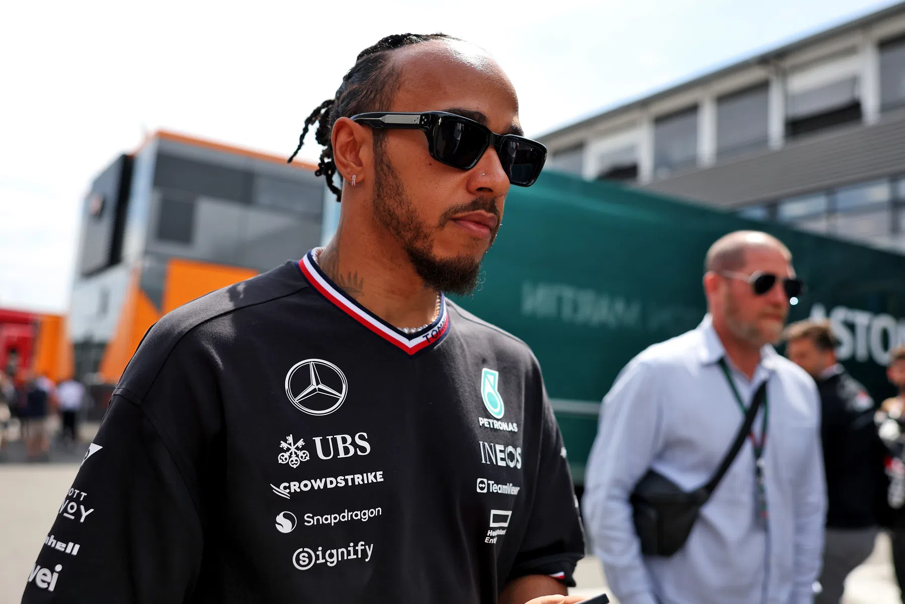 lewis hamilton en la sala de enfriamiento momento con él y lando norris