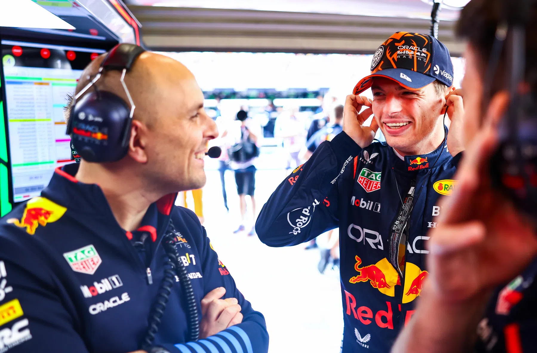 Verstappen laughs at Lambiase's mistake in Belgium