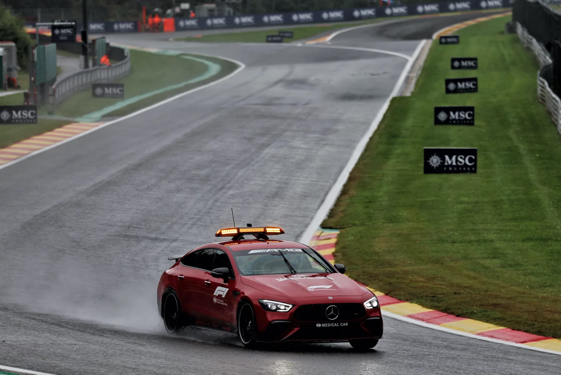 por qué la FIA reanudó la fp3 a pesar de la lluvia