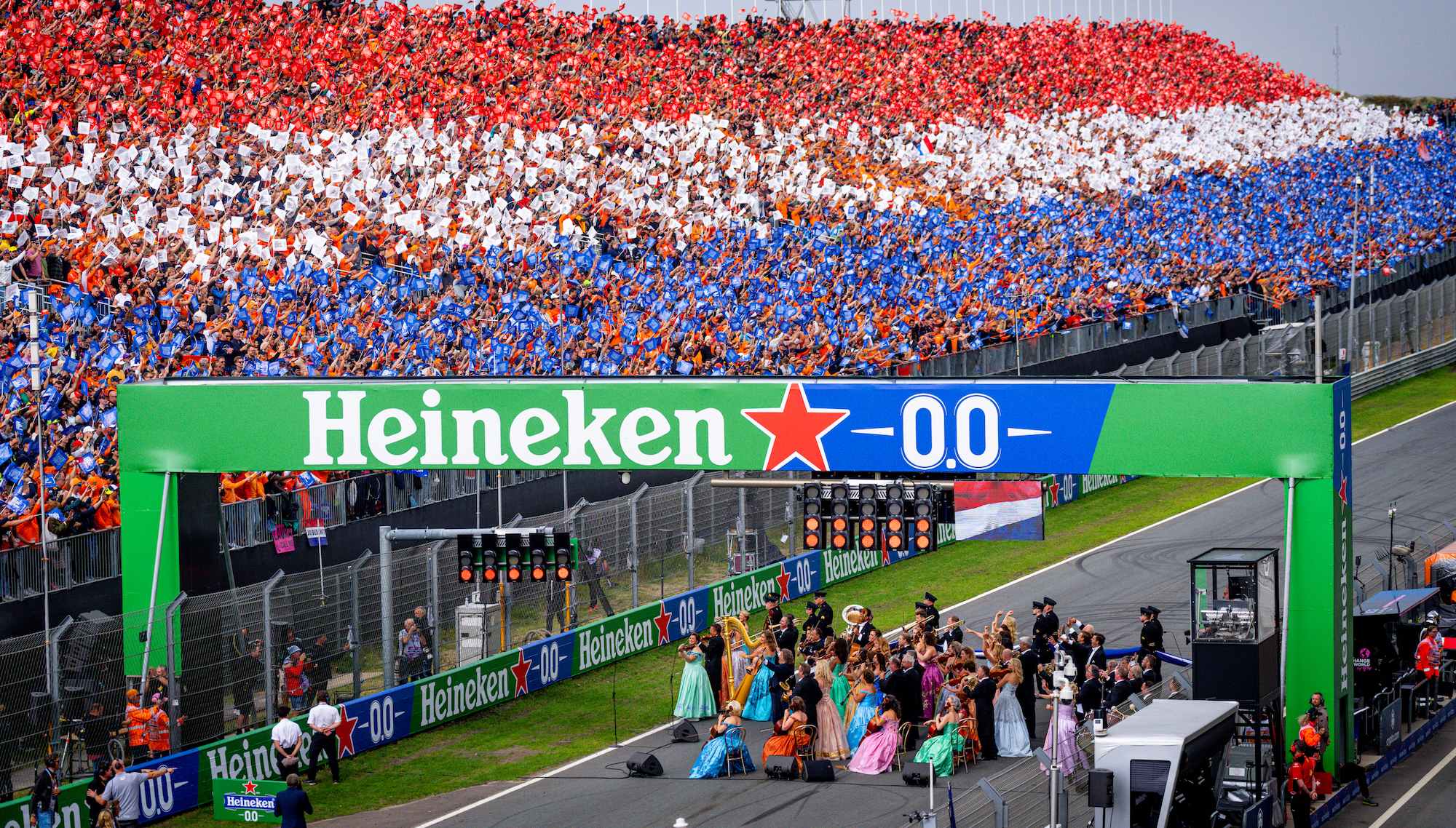 Zandvoort pakt uit met vlaggenactie openingsact GP Nederland