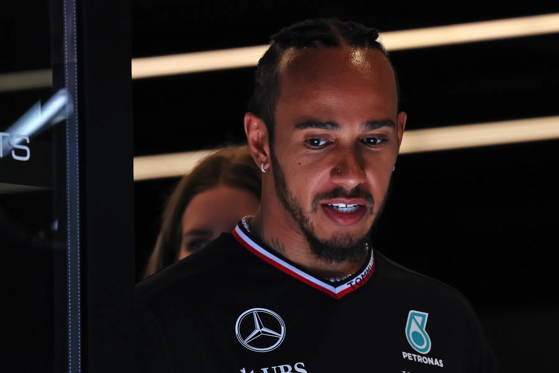 lewis hamilton and his reaction questioned after being out strategised