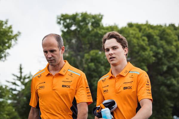 L'ingénieur de course au pedigree olympique McLaren Tom Stallard médaillé aide Piastri