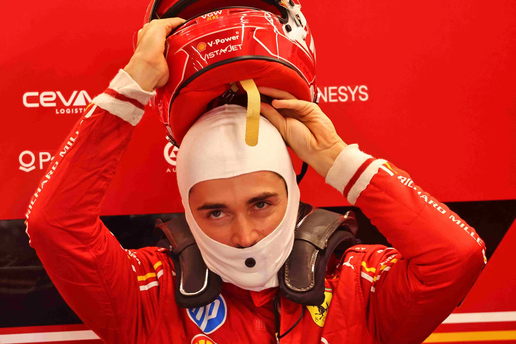 charles leclerc sobre a chegada de lewis hamilton e a nova equipe