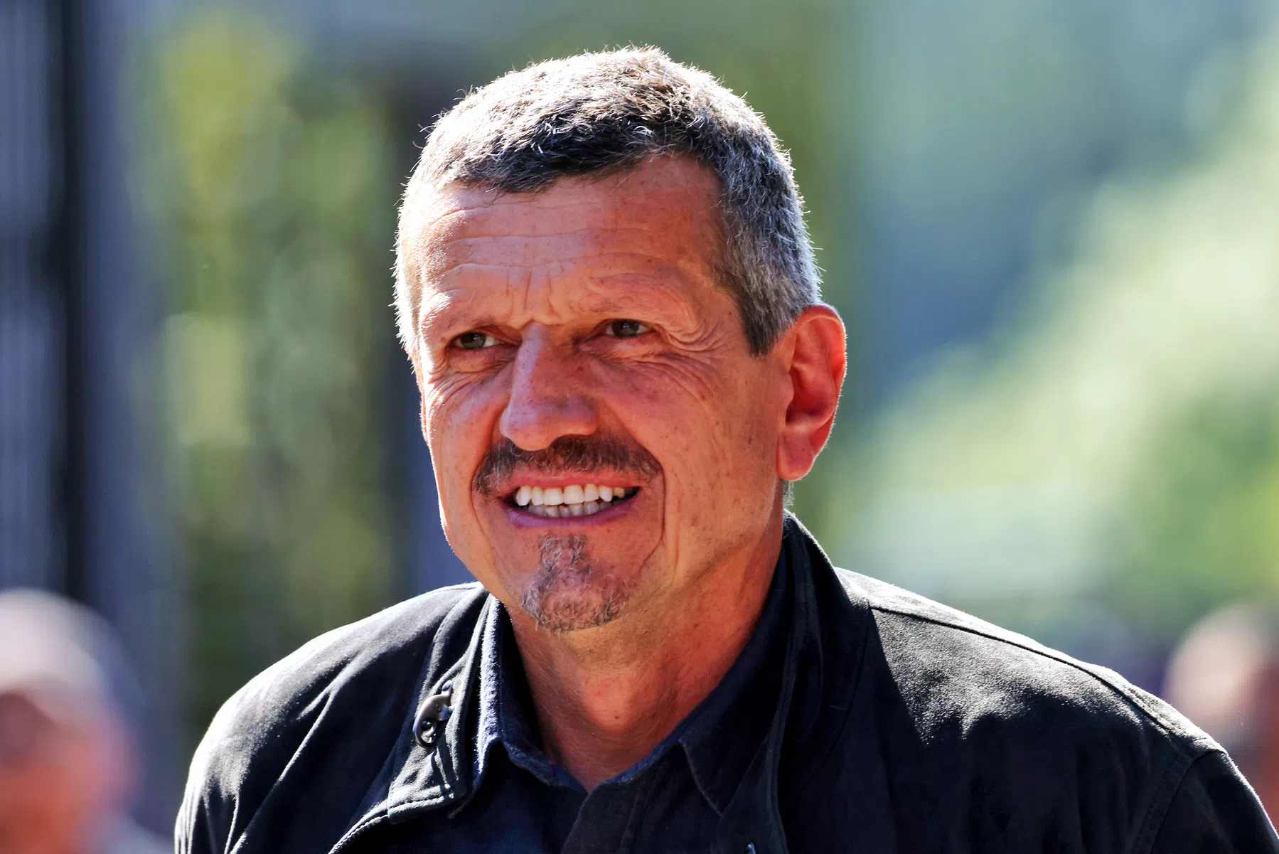 guenther steiner discute si larson o verstappen es mejor?