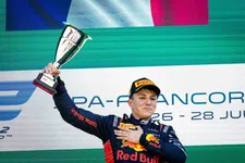 Thumbnail for article: Hadjar kritisch richting Formule 1: 'Dan had de grid er anders uitgezien'