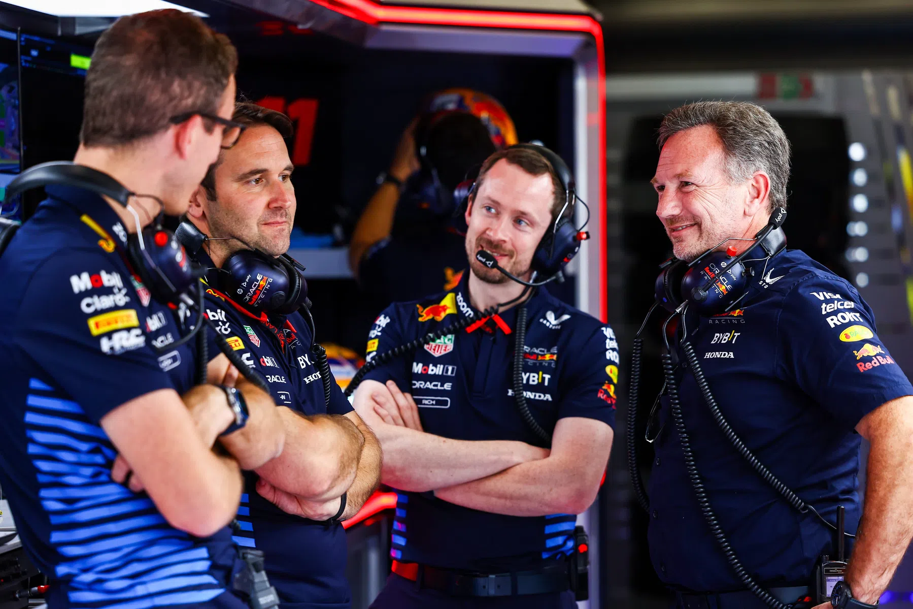 Renger van der Zande na equipe que está deixando a Red Bull Racing