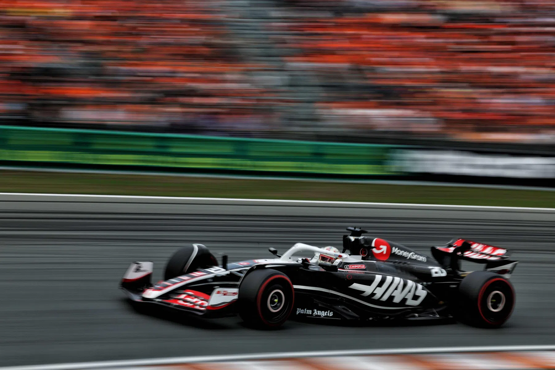 Kevin Magnussen começa o Grande Prêmio da Holanda nos boxes