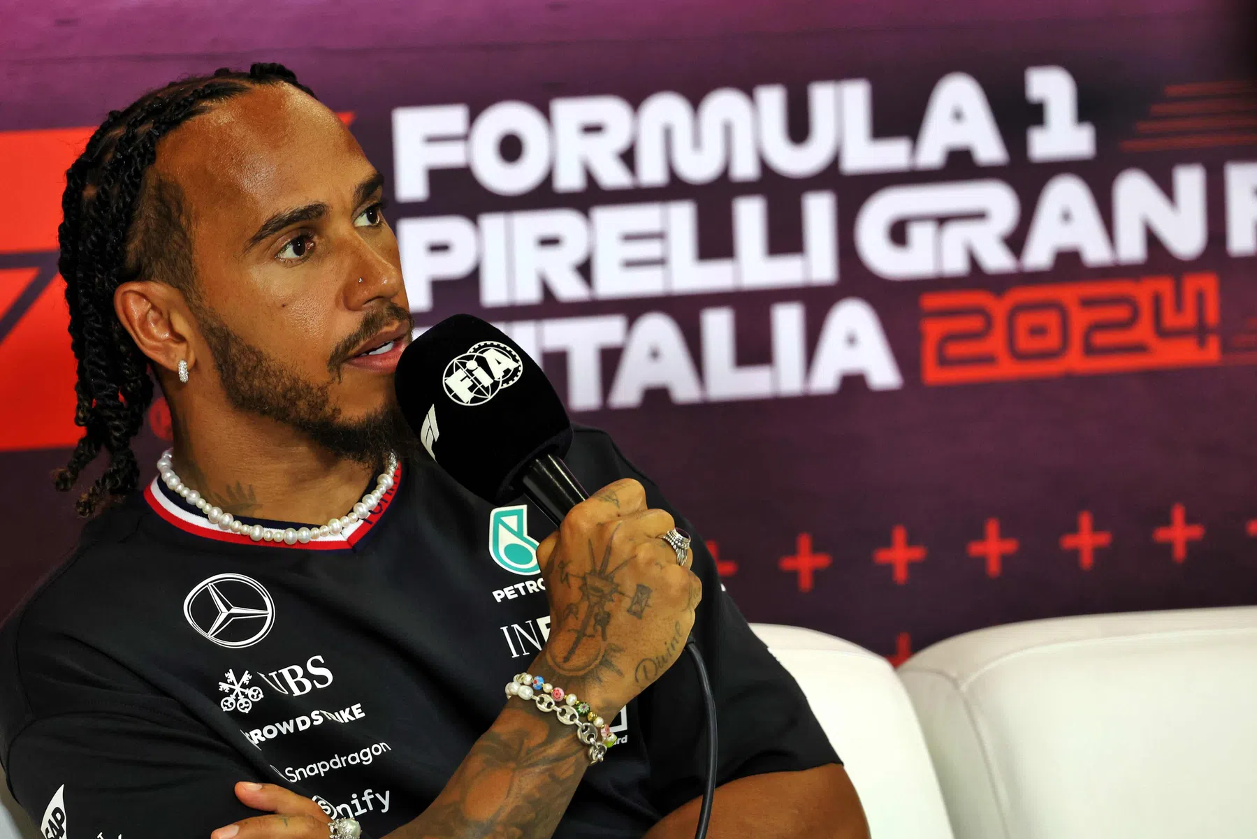 Hamilton apoia Antonelli como seu substituto na Mercedes