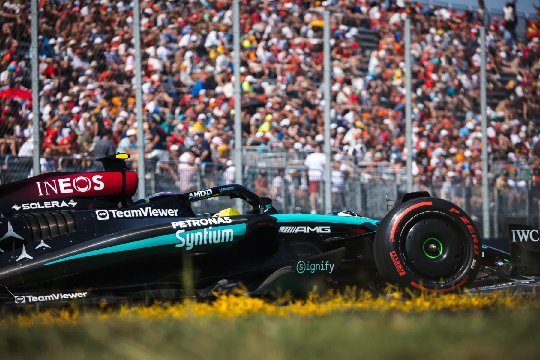 Lewis Hamilton y George Russell en los entrenamientos del viernes de F1 en Monza