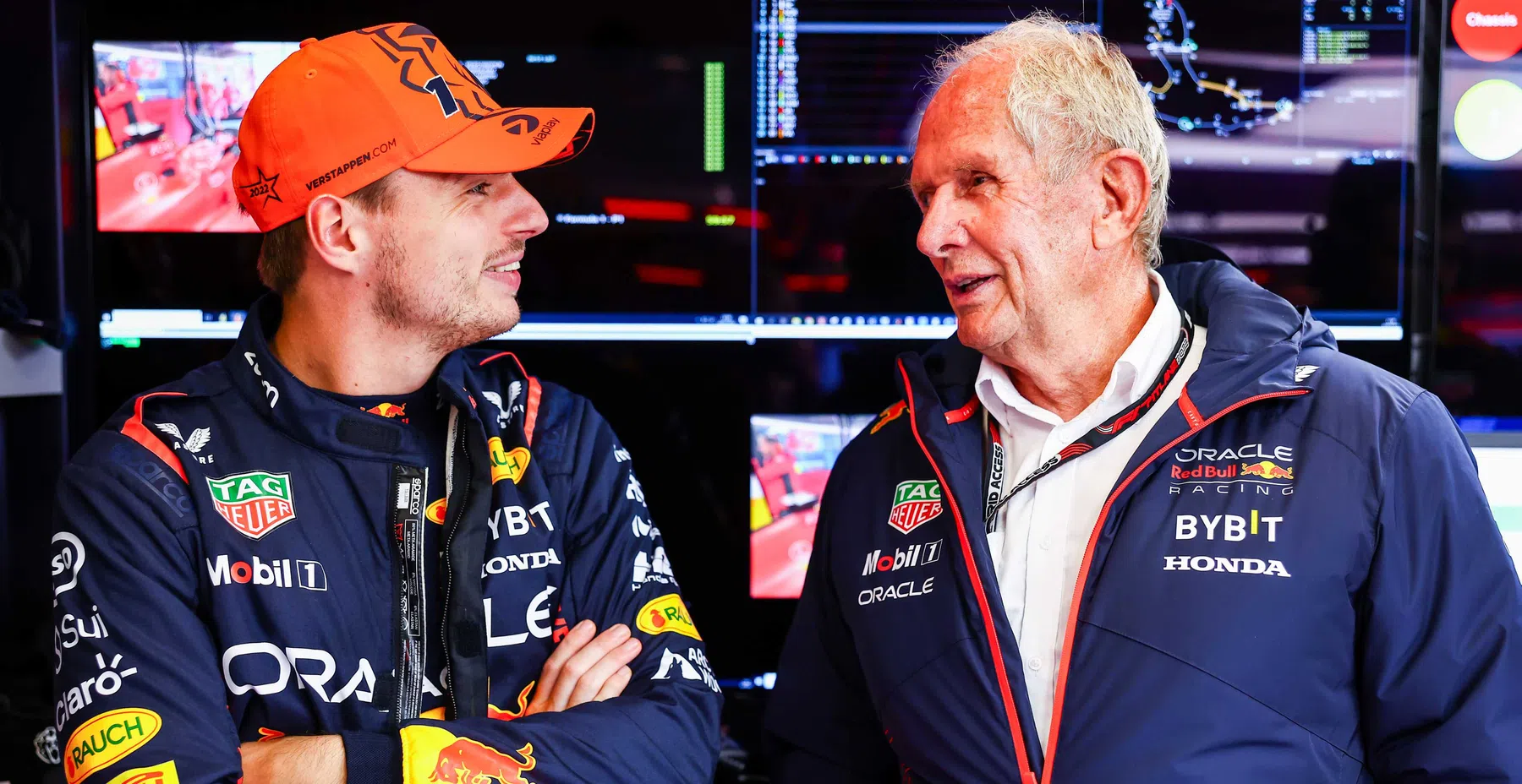 Helmut Marko lacht om Max Verstappen na VT2 GP Italie