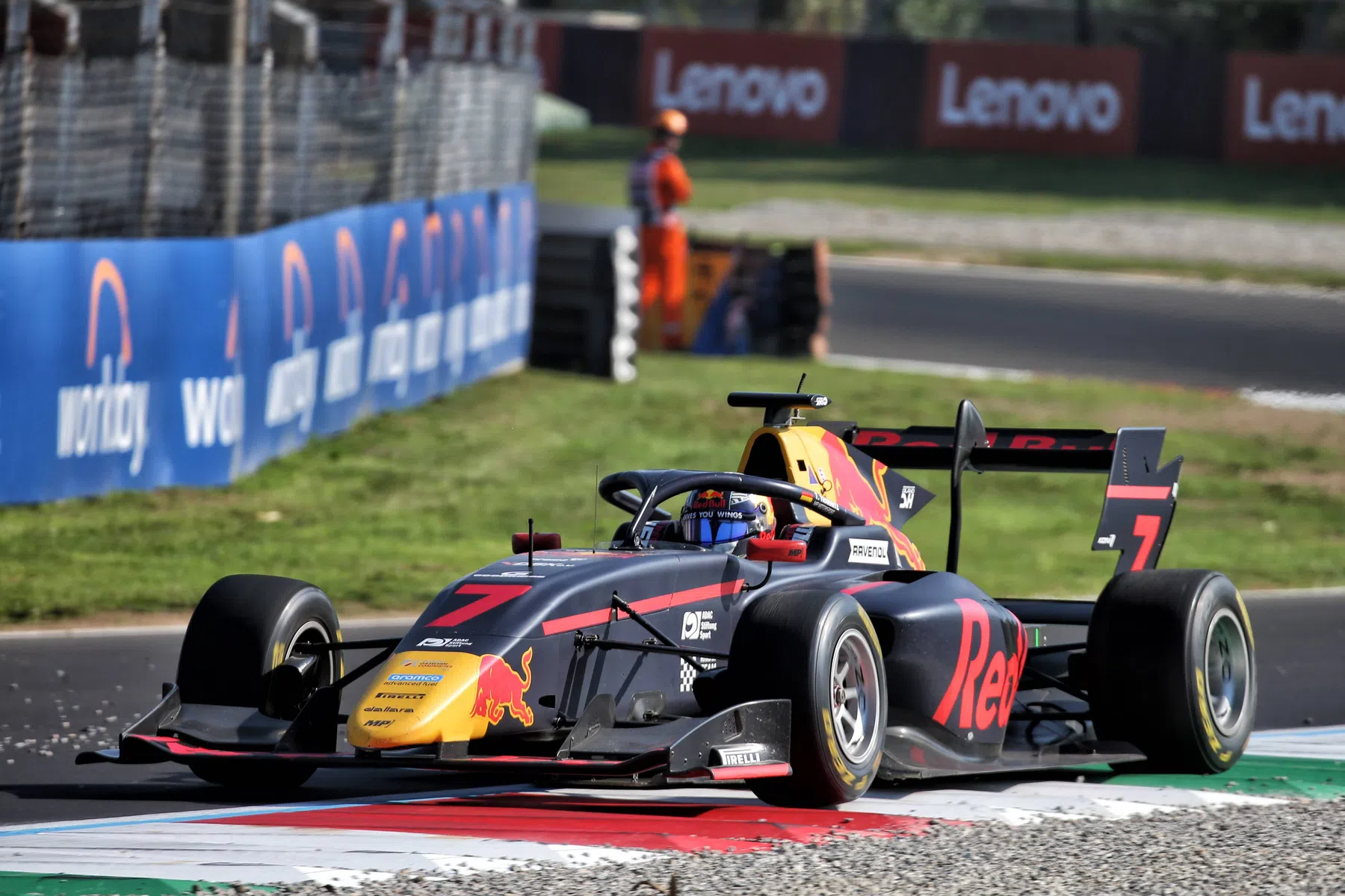 Formula 3 sprint race summary in Monza after arvin lindblad comes p12