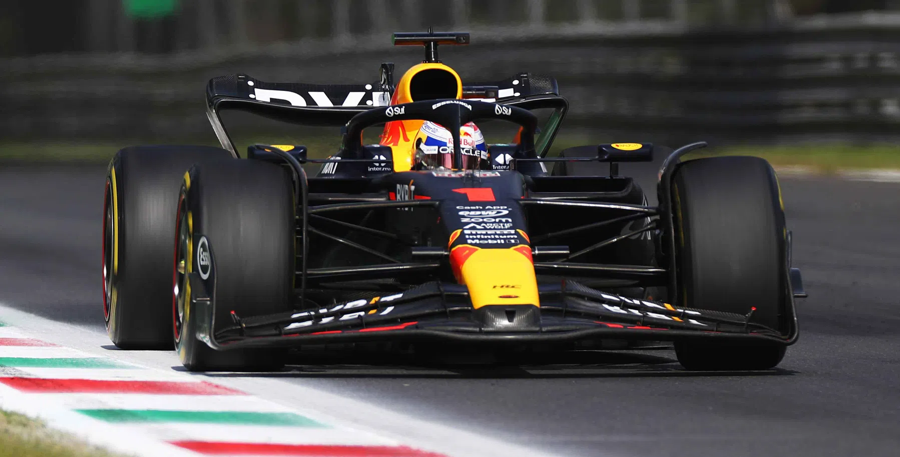 F1 Max Verstappen over wintunnel Red Bull Racing