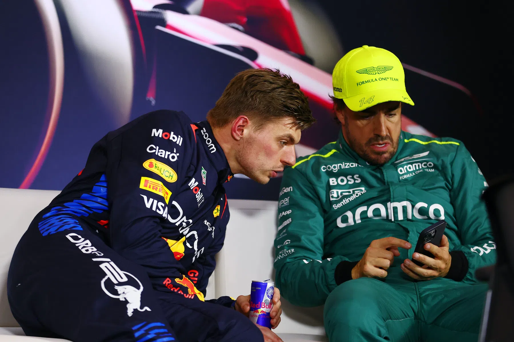 F1-Piloten Fernando Alonso und Max Verstappen nicht zufrieden mit dem Auto